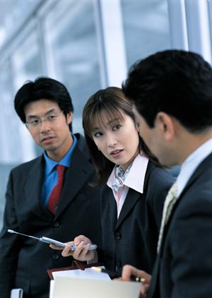 女性用のロングトレンチコートを購入